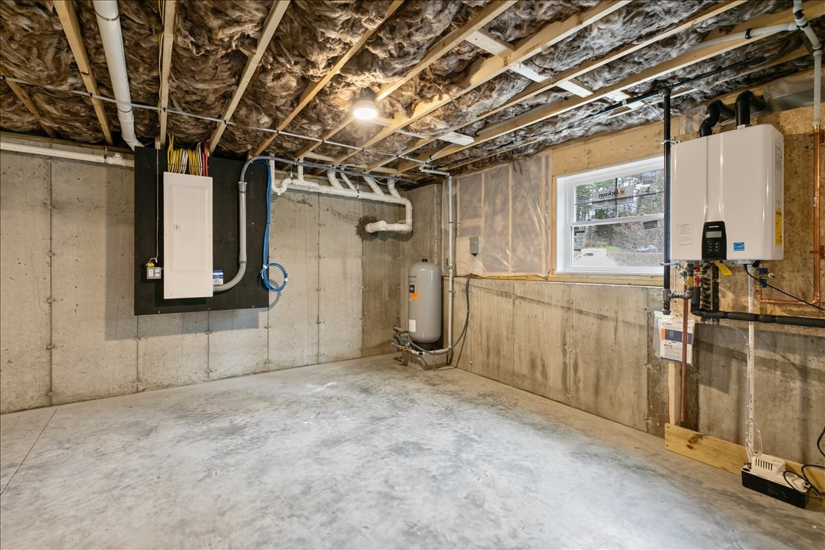 1152 Bridge St Property Photo 37