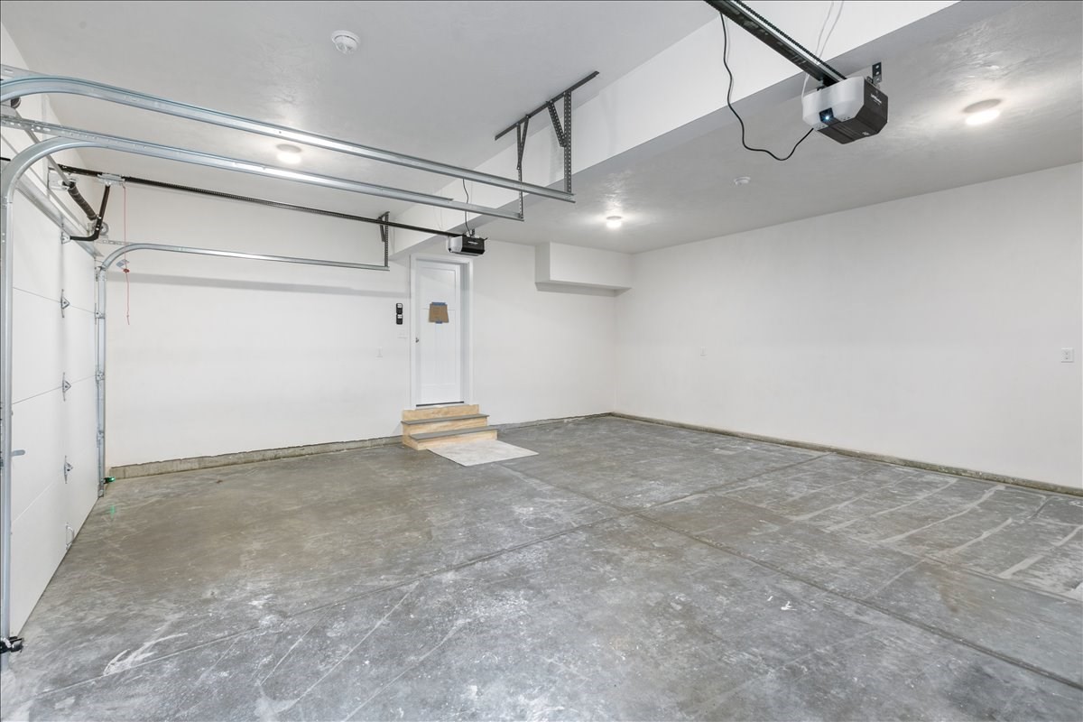 1152 Bridge St Property Photo 40