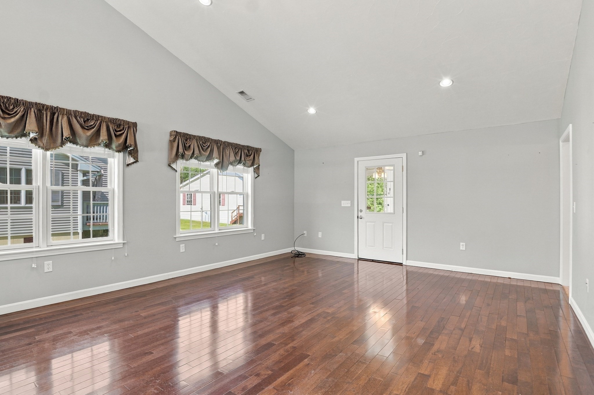 4 Concord Court # A Property Photo 5