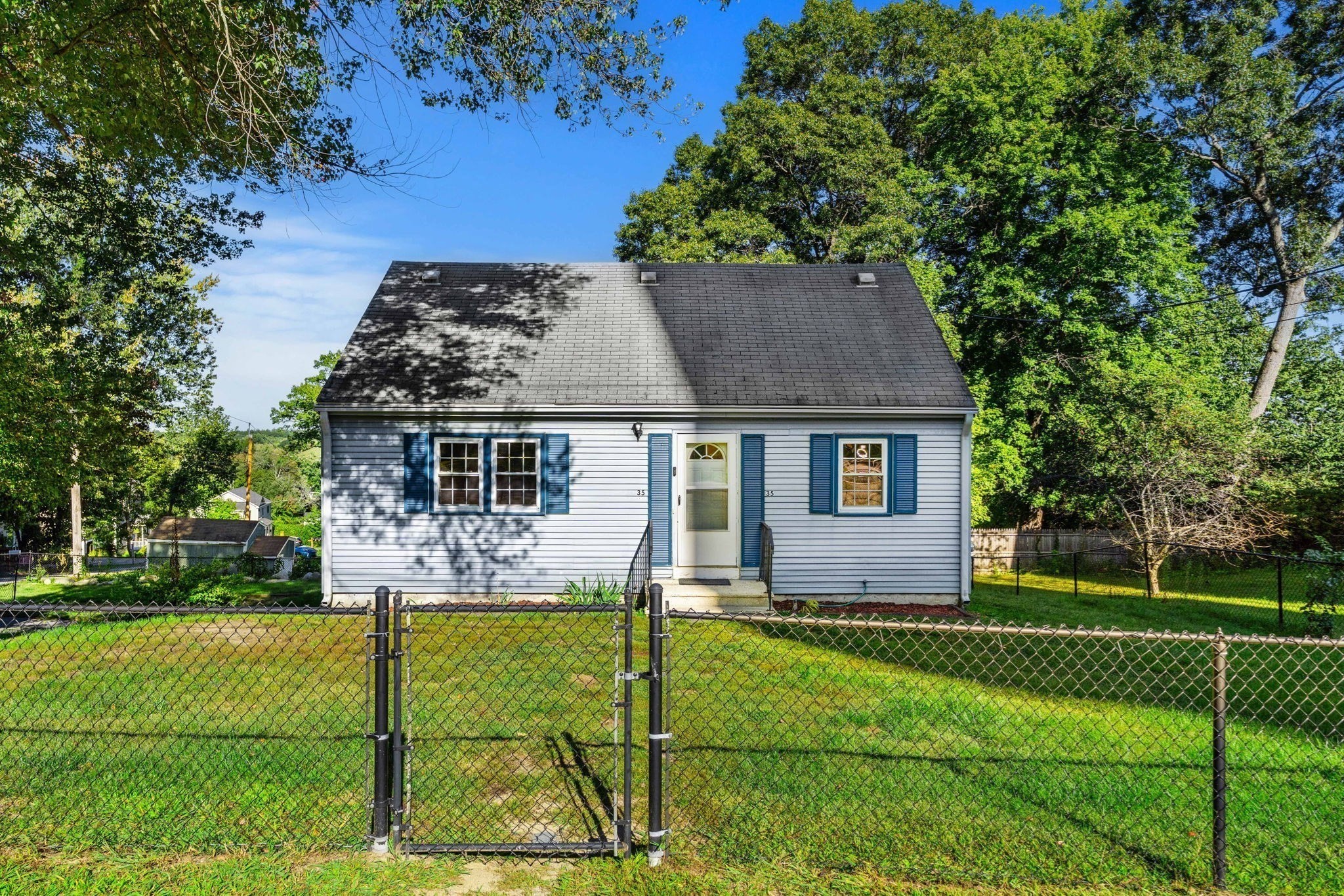 35 Cedar Rd Property Photo 2