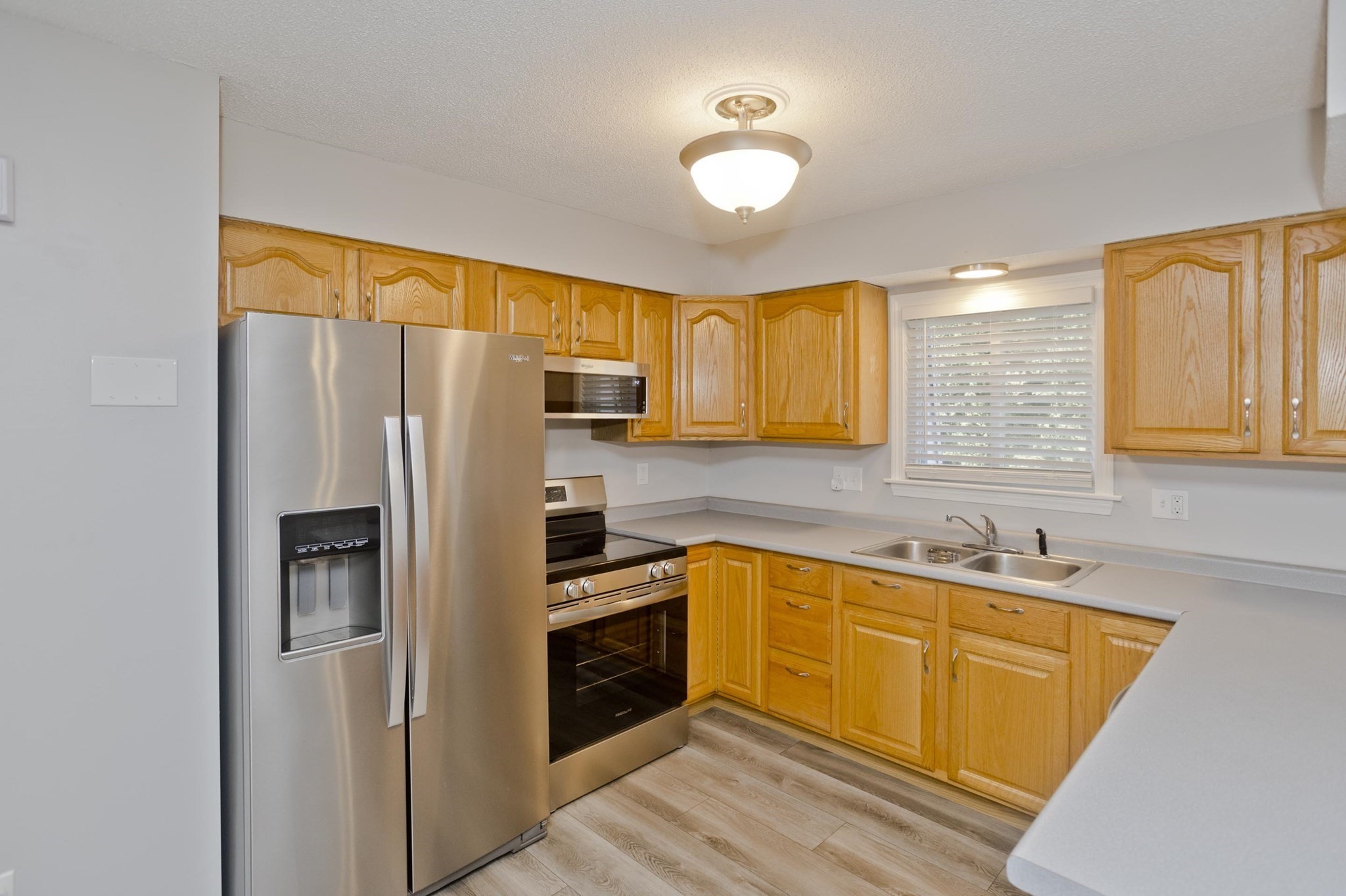 20 Lawrence Ave # 38c Property Photo 3