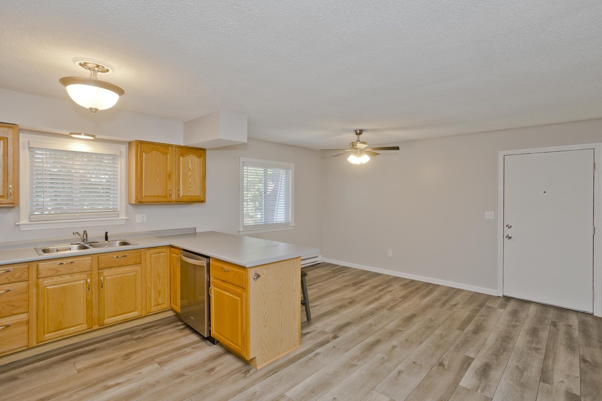 20 Lawrence Ave # 38c Property Photo 5