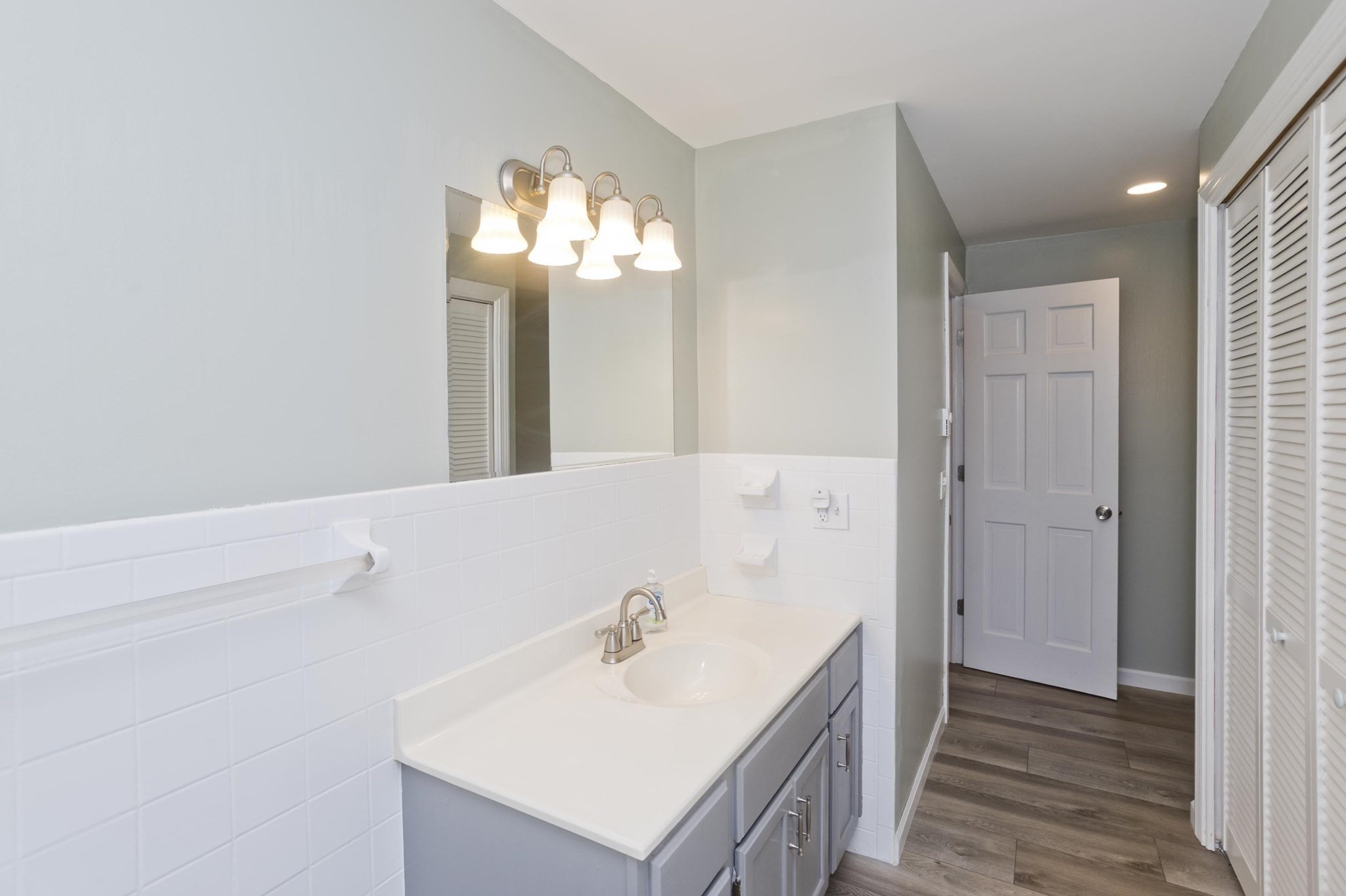 20 Lawrence Ave # 38c Property Photo 14