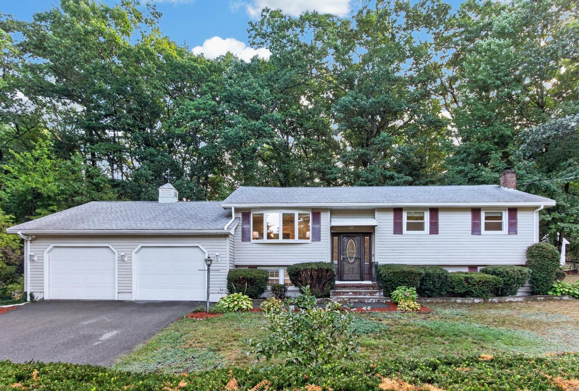 2 Blossom Dr Property Photo 2