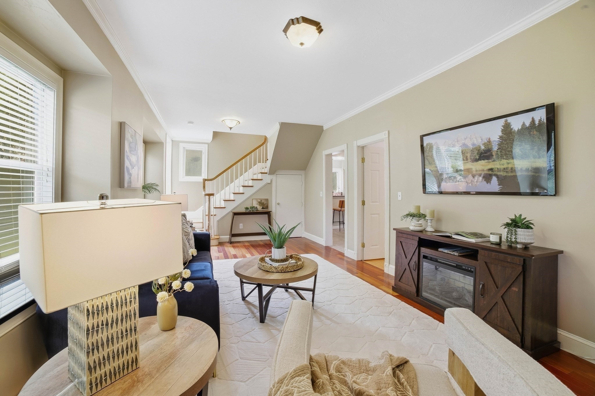 550 Sunderland Road Property Photo 3