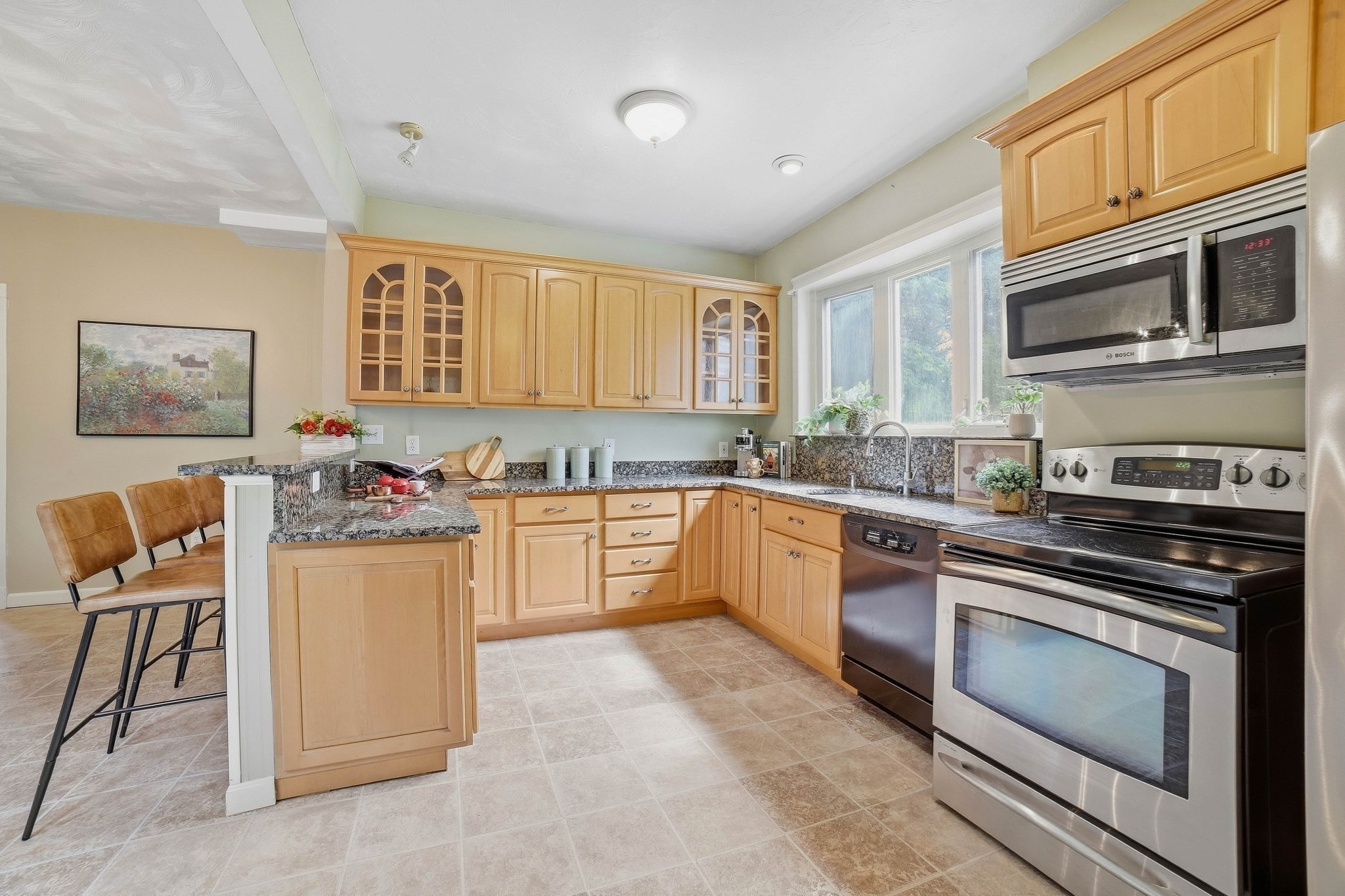 550 Sunderland Road Property Photo 6