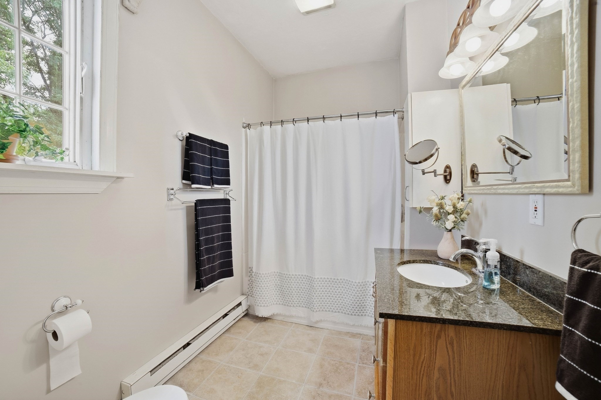 550 Sunderland Road Property Photo 10