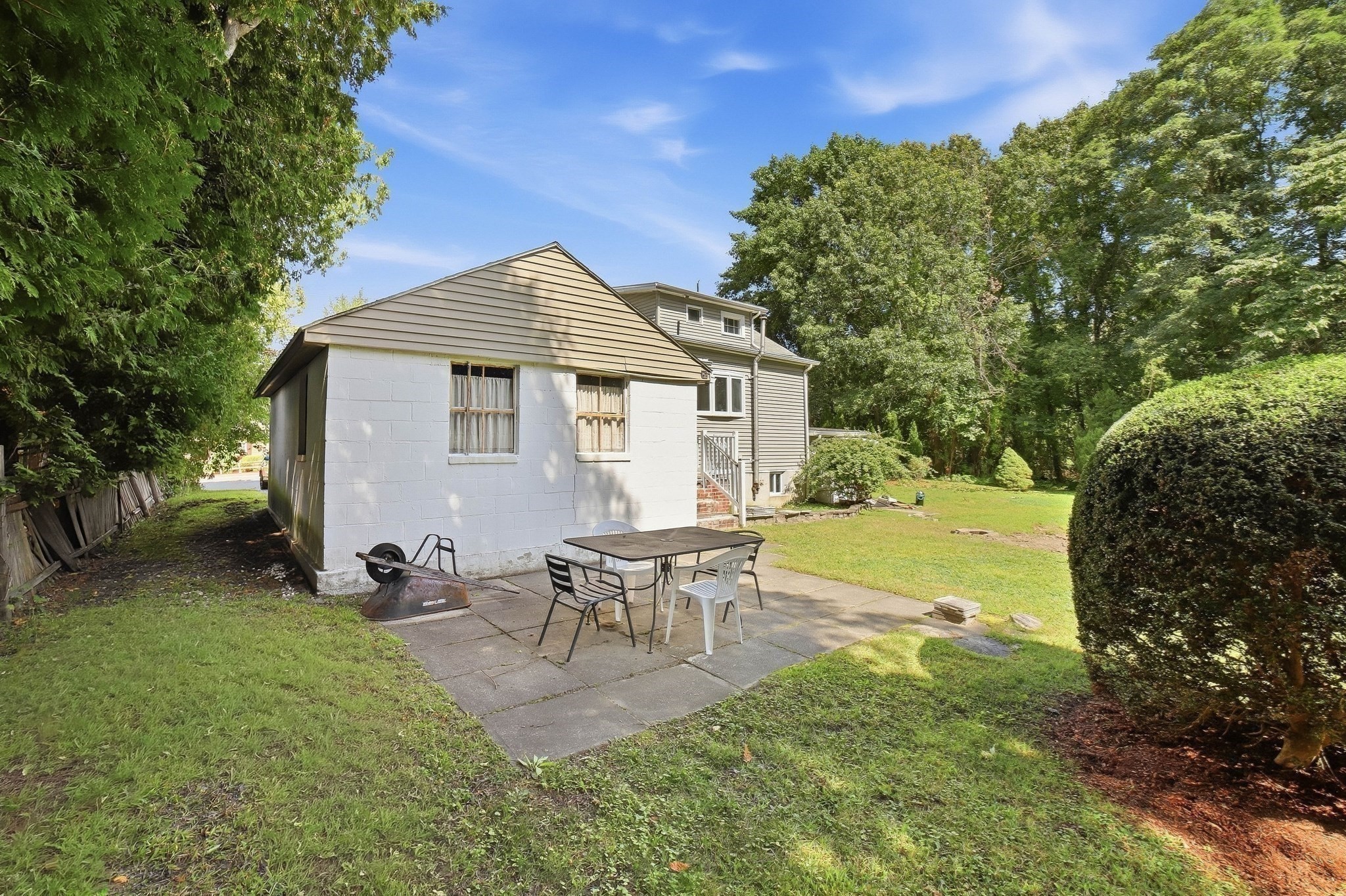 550 Sunderland Road Property Photo 28