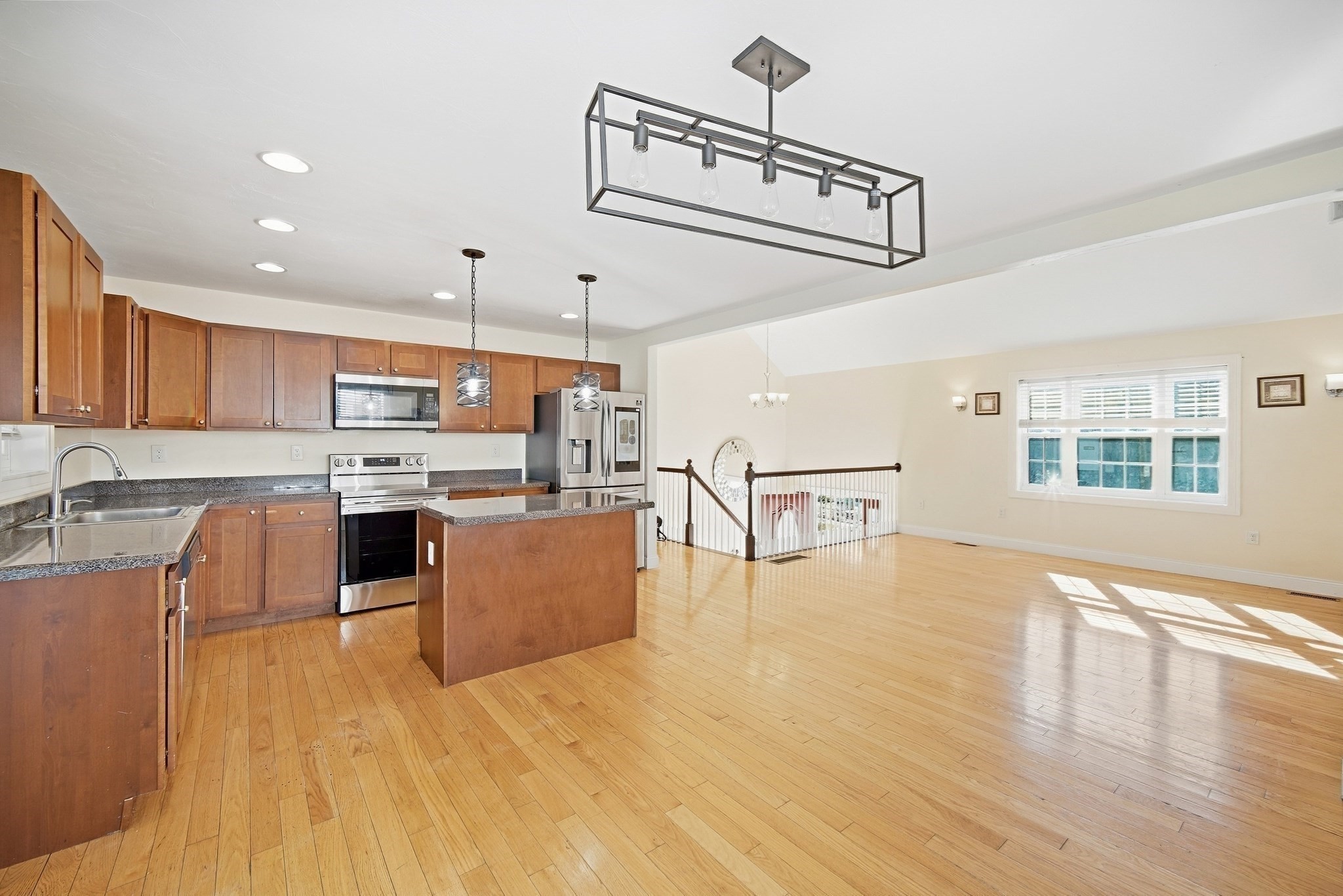 39 Mulberry St Property Photo 3