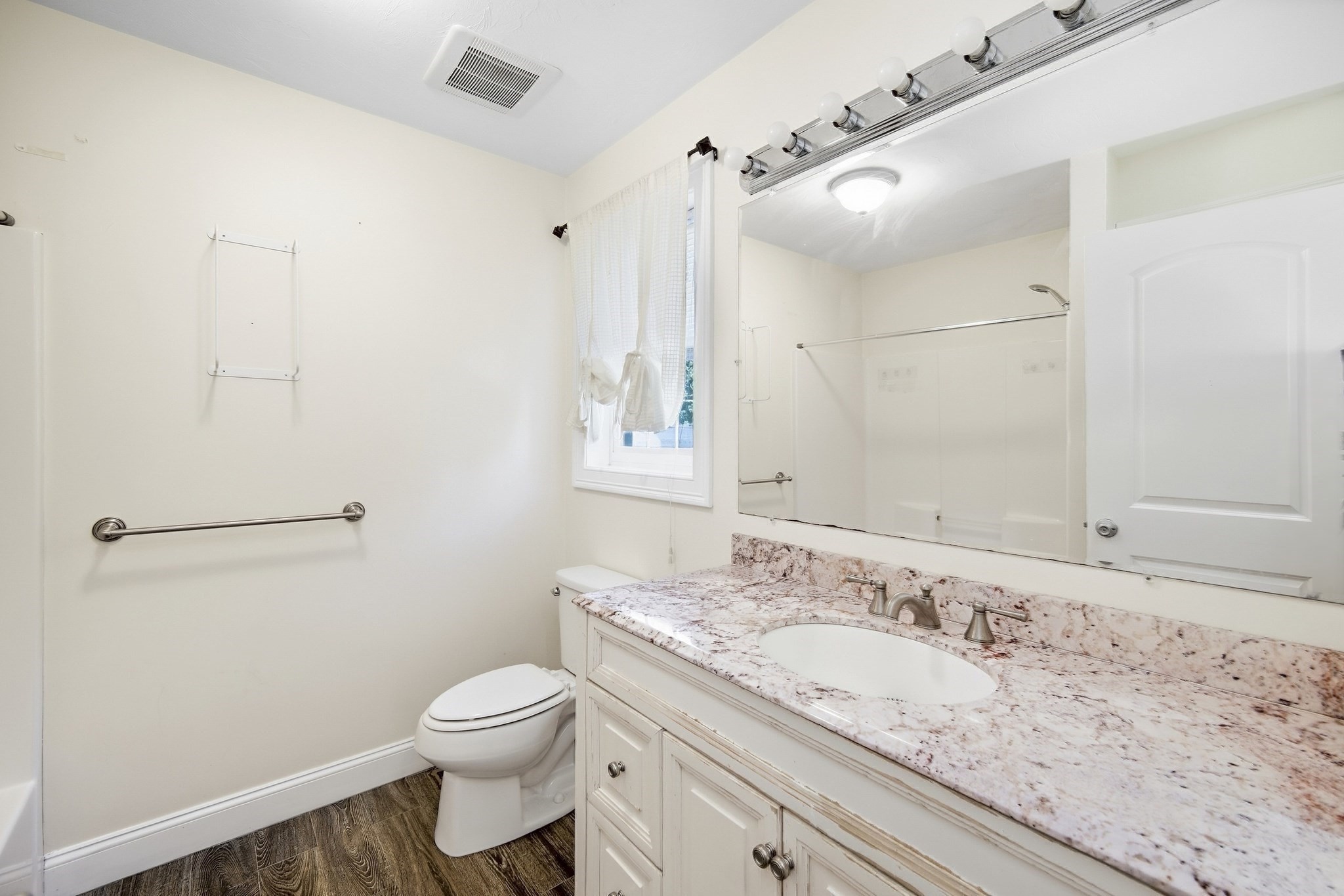 39 Mulberry St Property Photo 8