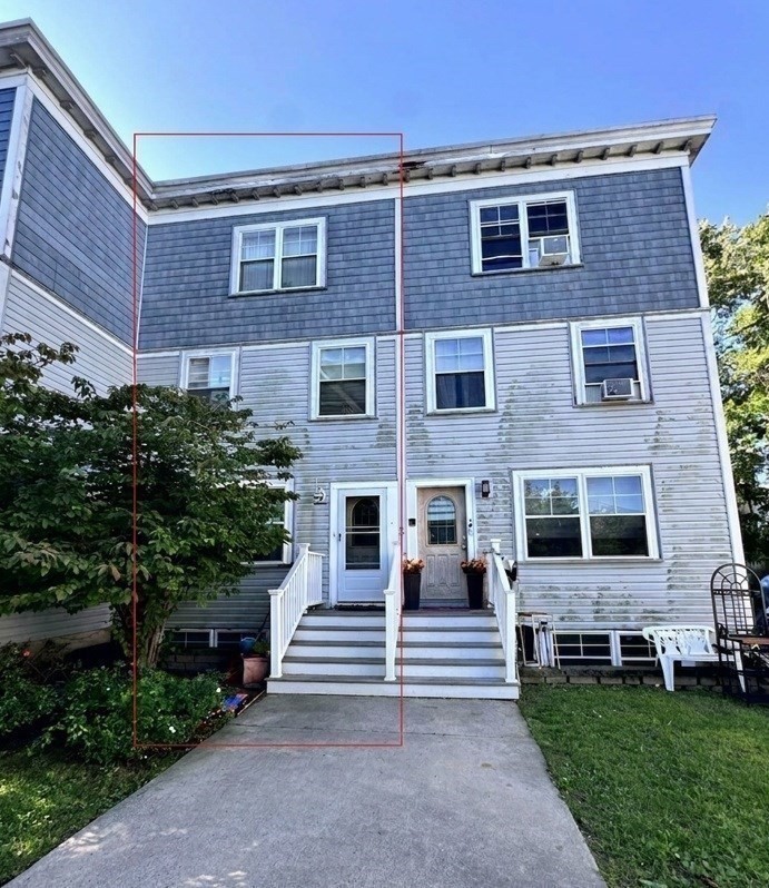 32 Cobden St # 2 Property Photo 3