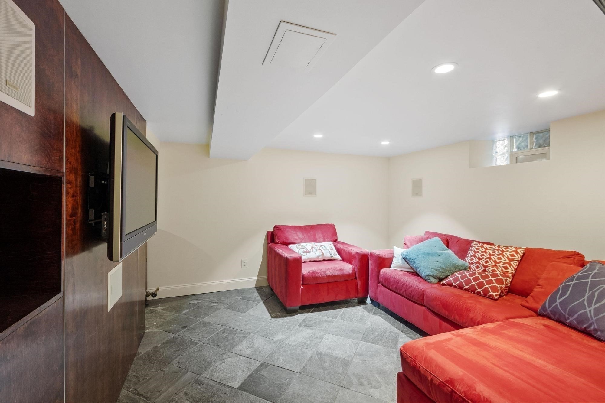 8 Winthrop St Property Photo 39