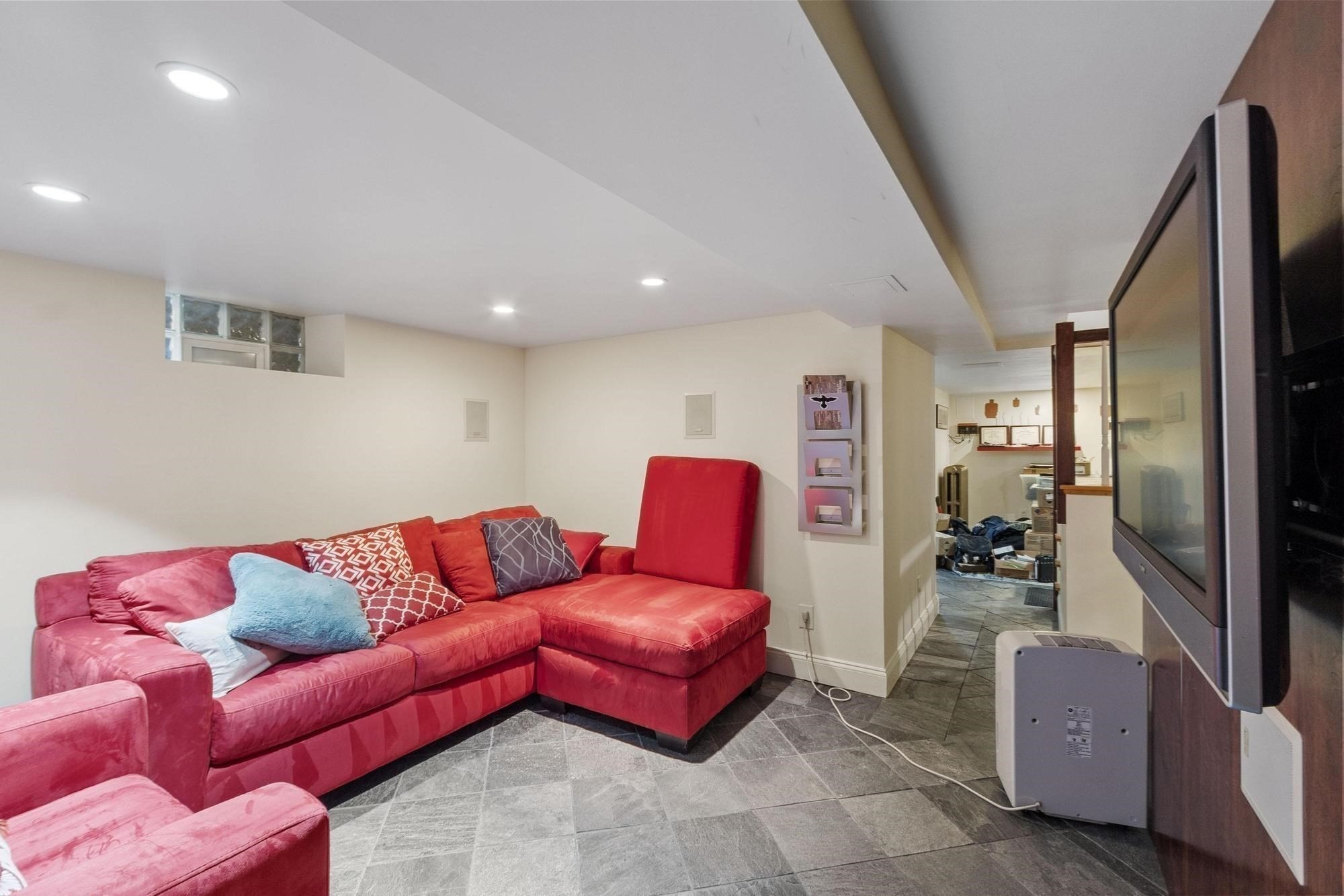 8 Winthrop St Property Photo 40