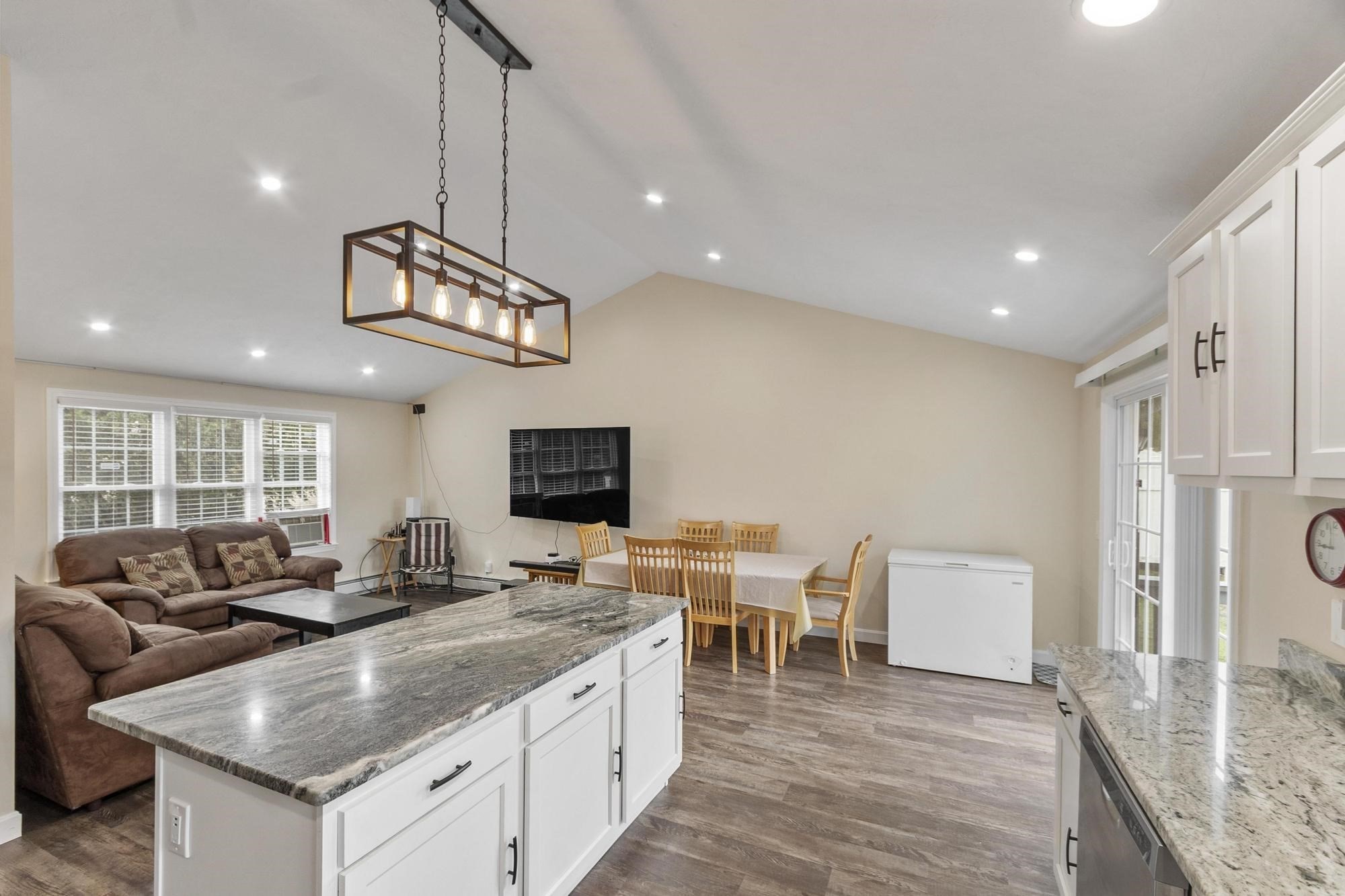 30 2nd St Property Photo 16