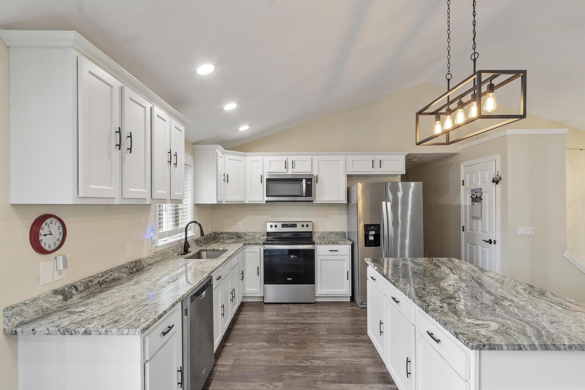 30 2nd St Property Photo 18