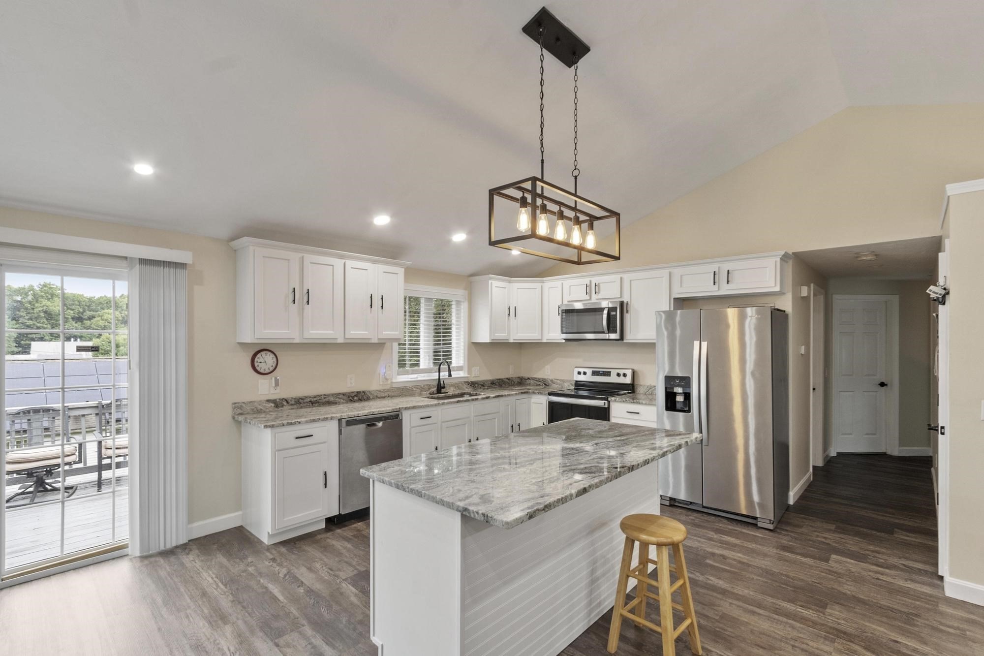 30 2nd St Property Photo 19