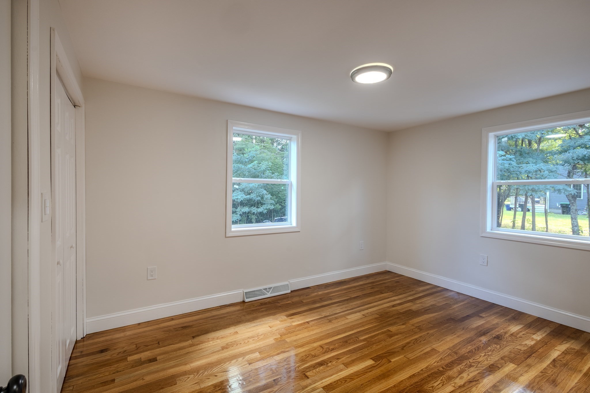 308 Laurel St Property Photo 26