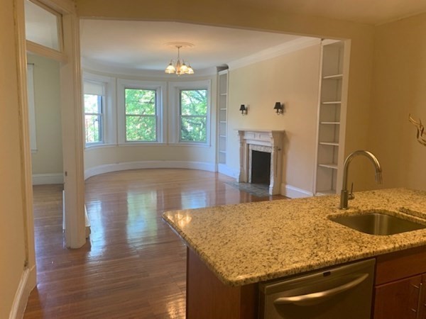 154 Newbury St Property Photo 2