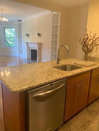 154 Newbury St Property Photo 3
