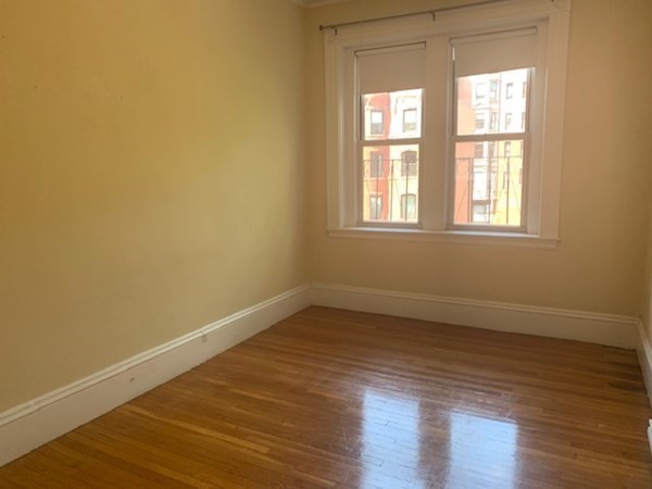 154 Newbury St Property Photo 6