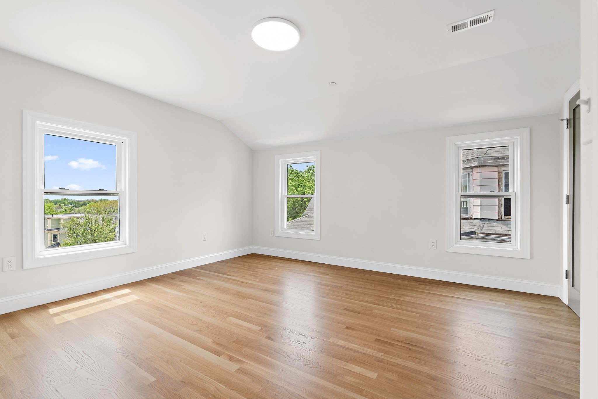 12 Foskett St # 3 Property Photo 4