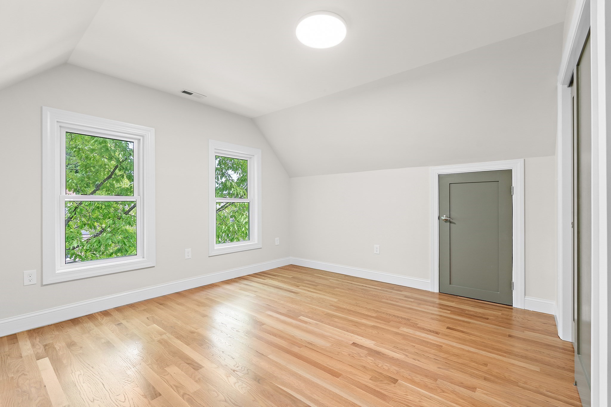 12 Foskett St # 3 Property Photo 5