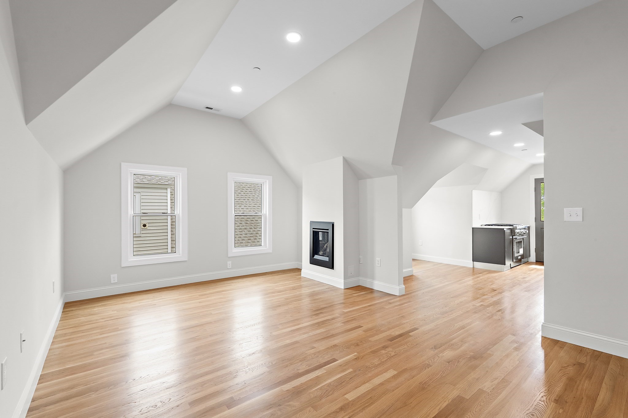 12 Foskett St # 3 Property Photo 6