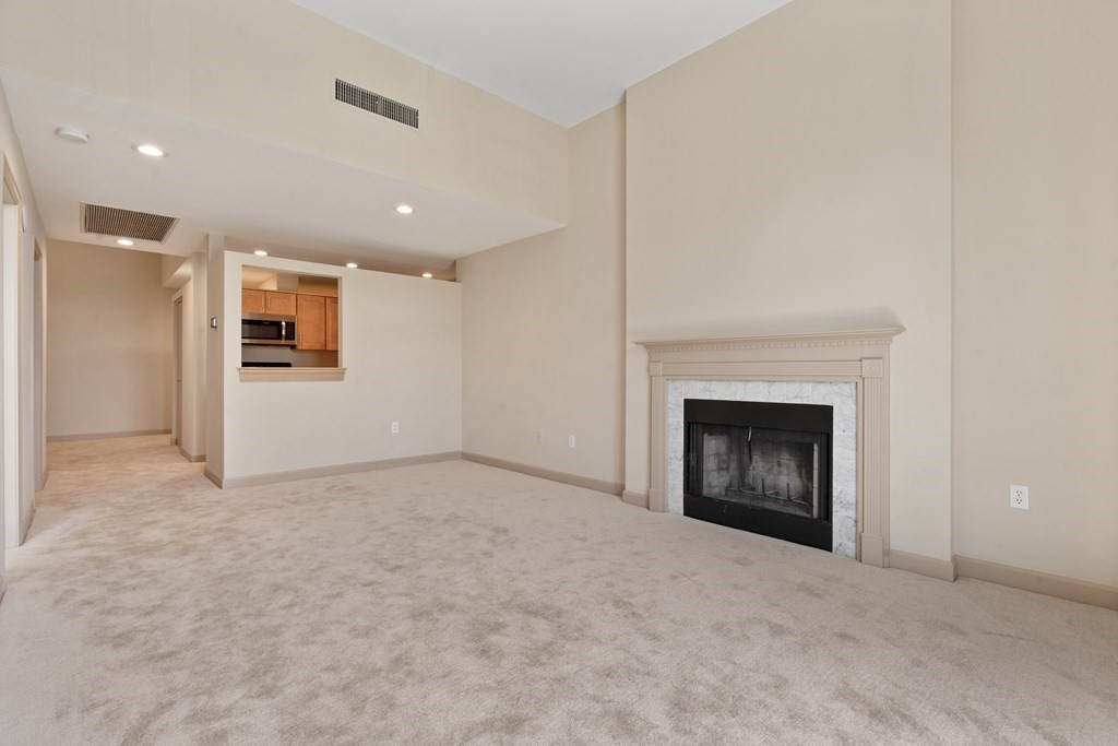 550 Washington St # 201 Property Photo 4