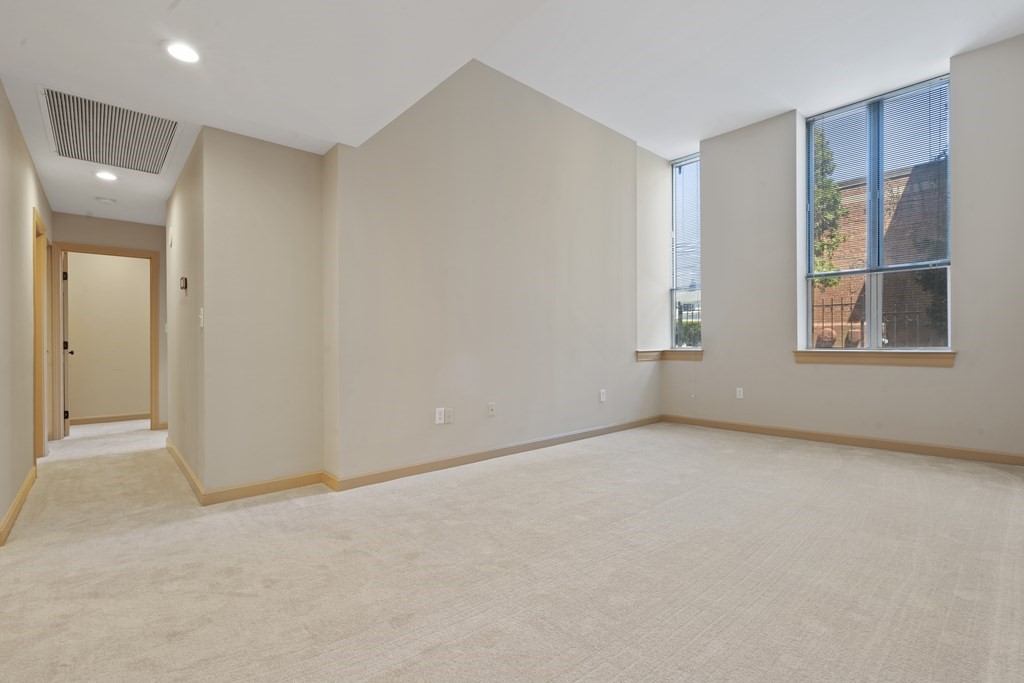 550 Washington St # 201 Property Photo 7