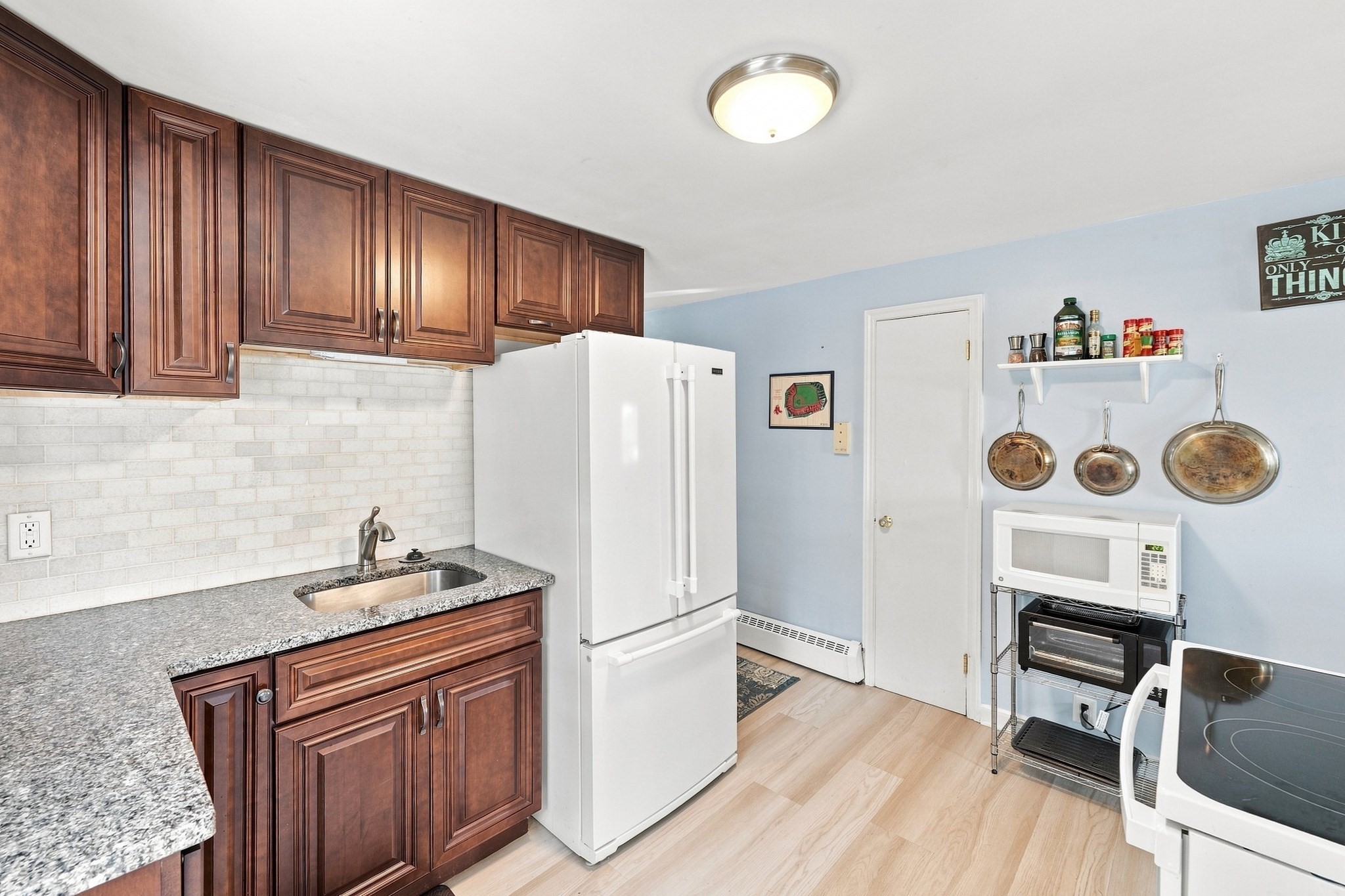 162 Clark St Property Photo 4
