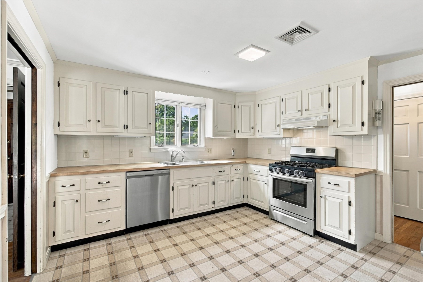109 Greenland Cir Property Photo 11