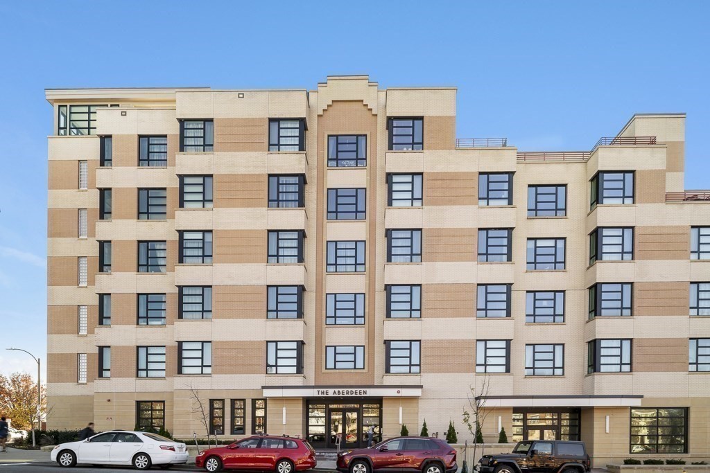1650 Commonwealth Ave # 606 Property Photo 3