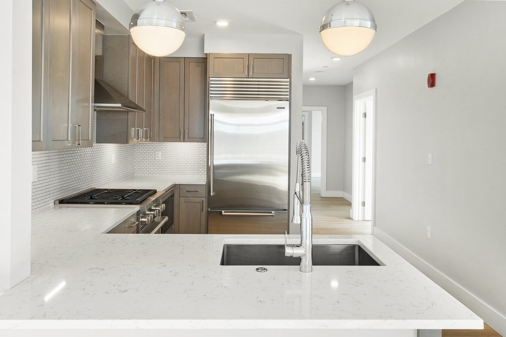 1650 Commonwealth Ave # 606 Property Photo 8