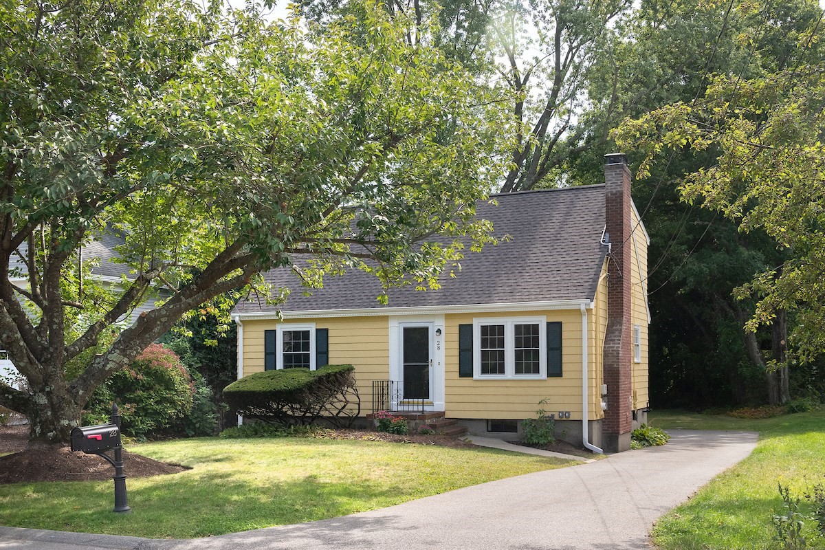 28 Middle St Property Photo 1