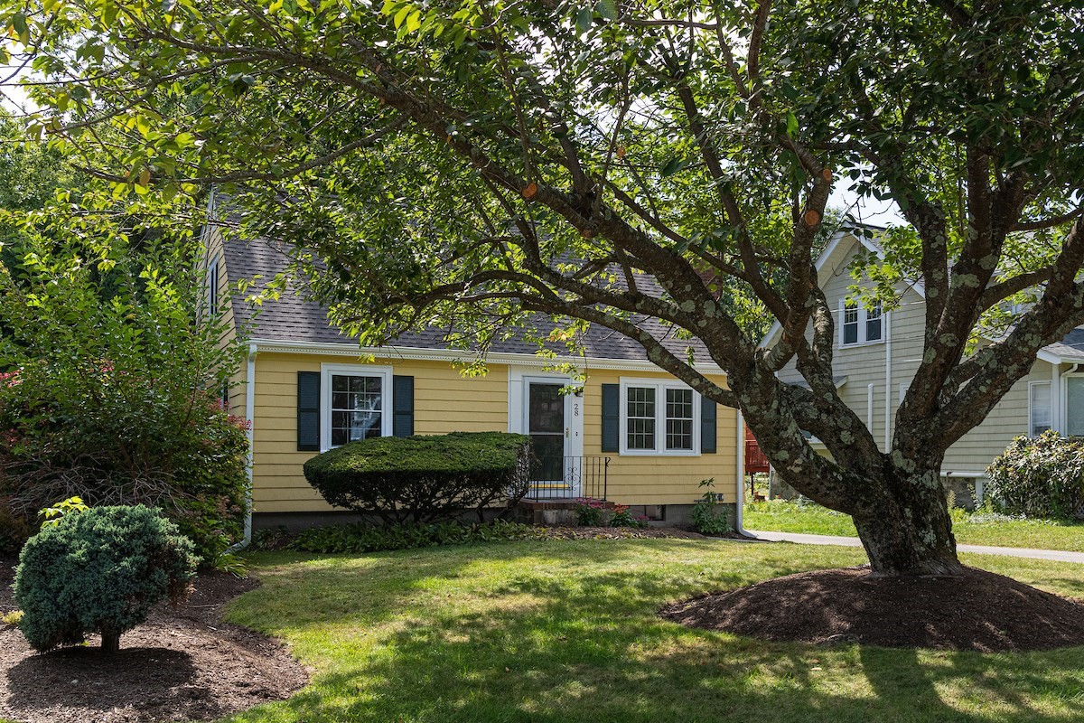 28 Middle St Property Photo 2