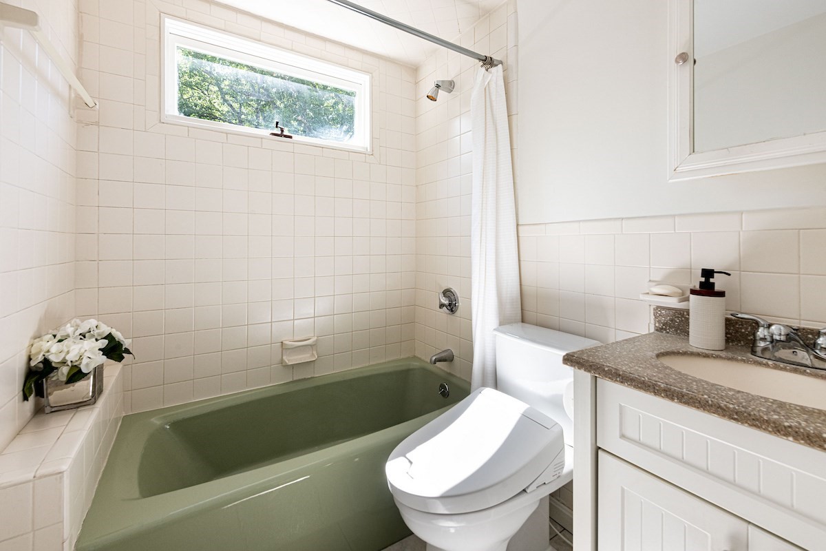28 Middle St Property Photo 11