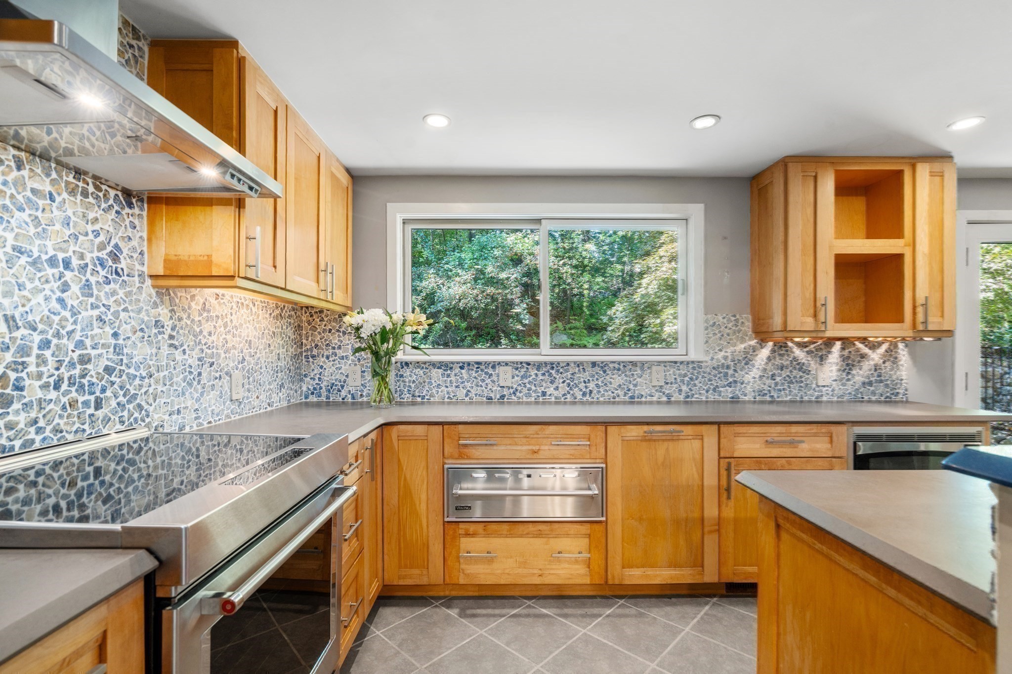 688 Annursnac Hill Property Photo 16