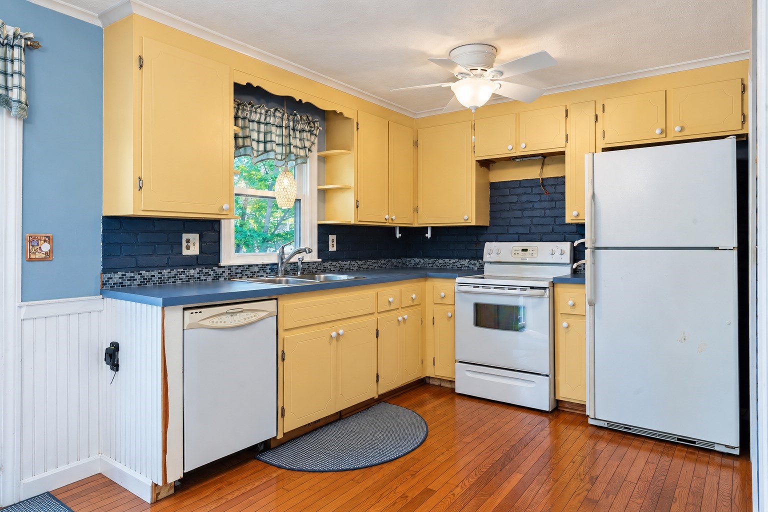 5 Glenwood Cir Property Photo 2