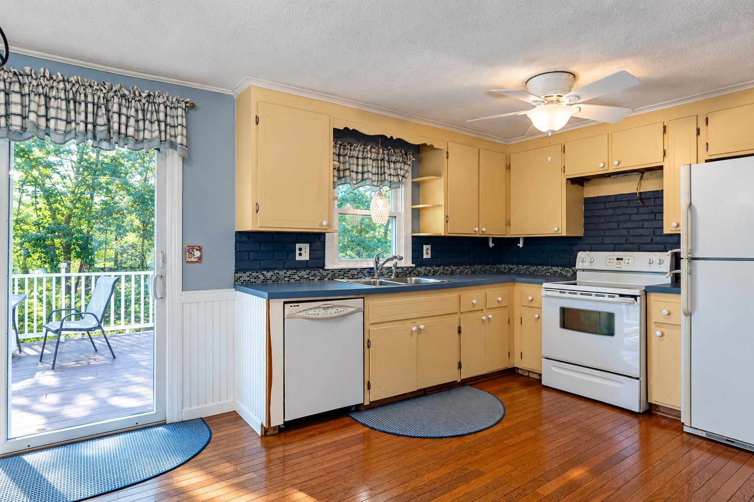 5 Glenwood Cir Property Photo 3