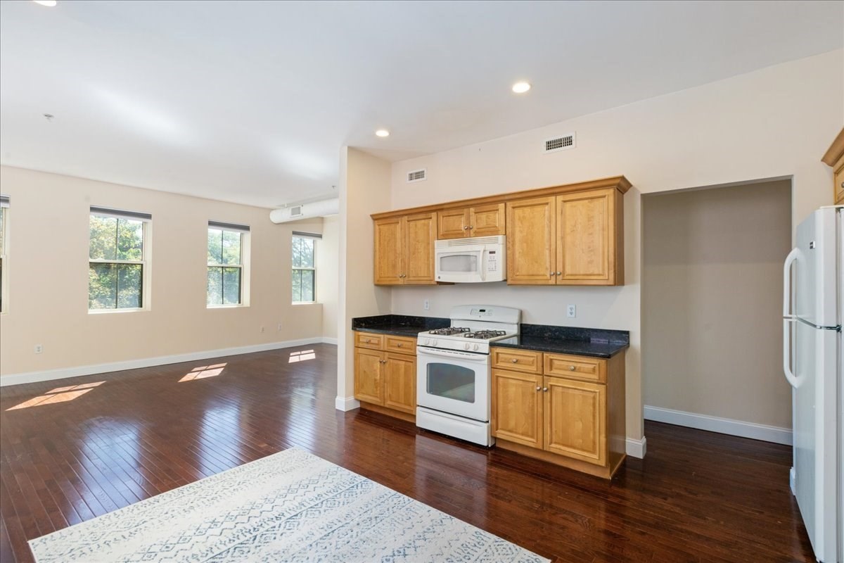 24 Washington St # 301 Property Photo 3