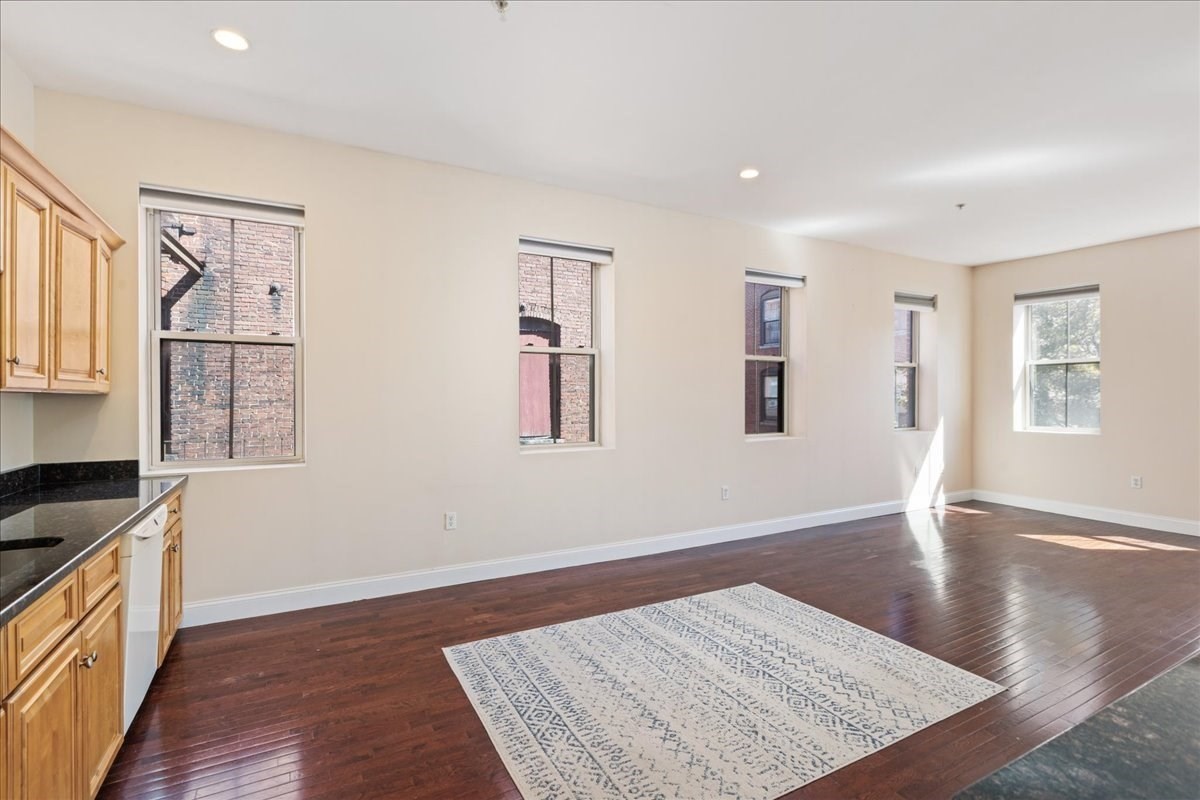 24 Washington St # 301 Property Photo 4