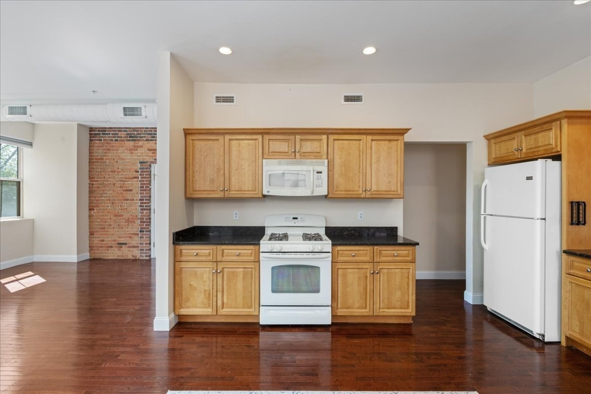 24 Washington St # 301 Property Photo 5