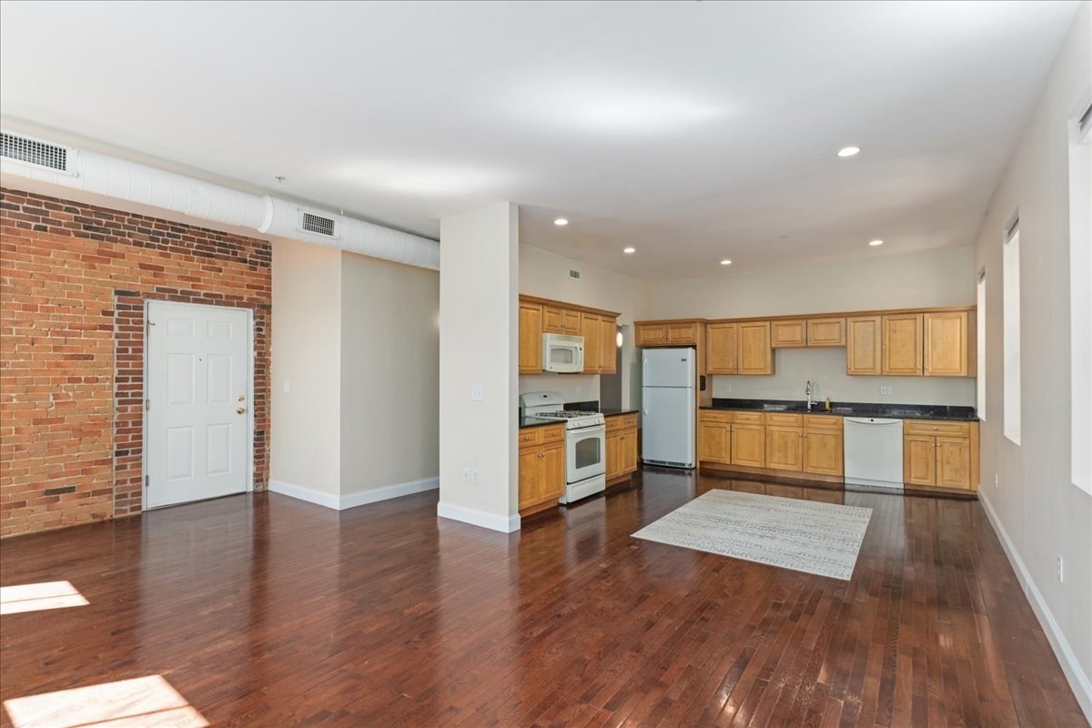 24 Washington St # 301 Property Photo 6