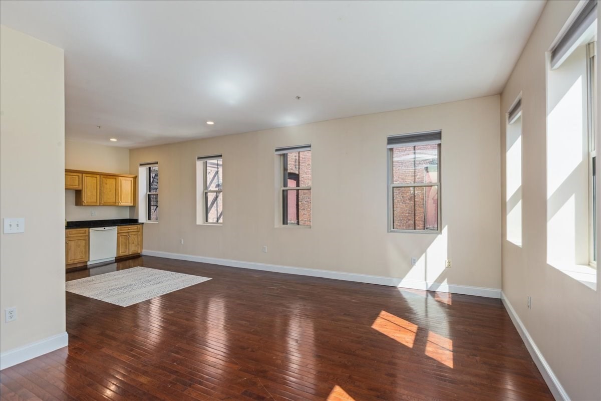24 Washington St # 301 Property Photo 7
