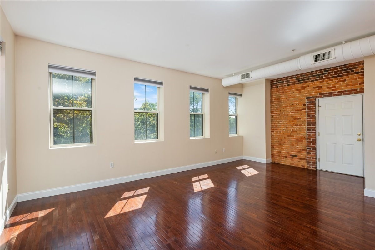 24 Washington St # 301 Property Photo 8