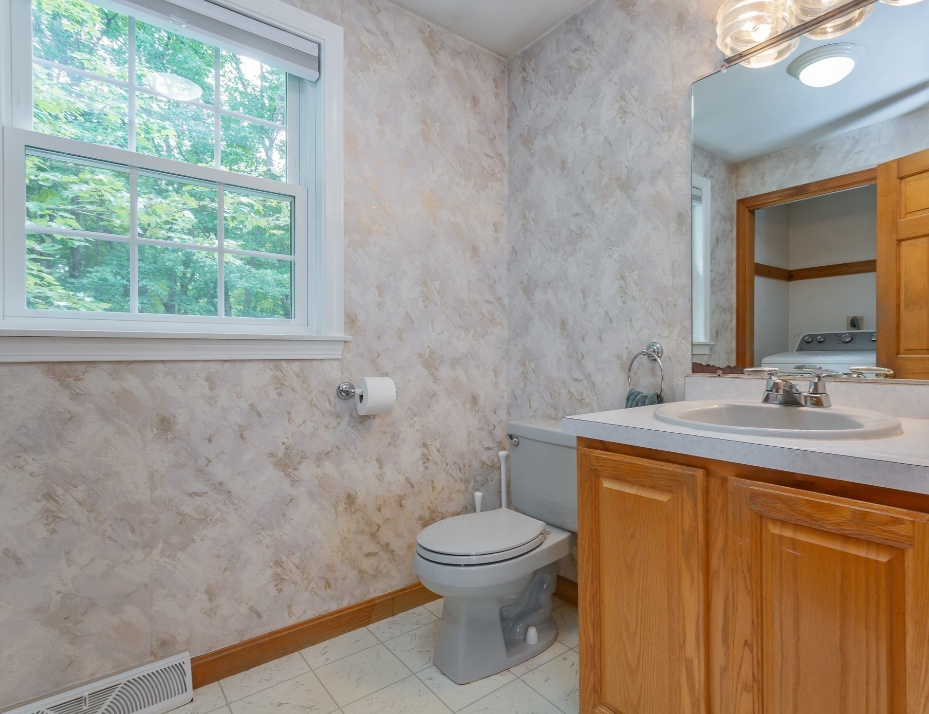 27 Gretchen Way Property Photo 8