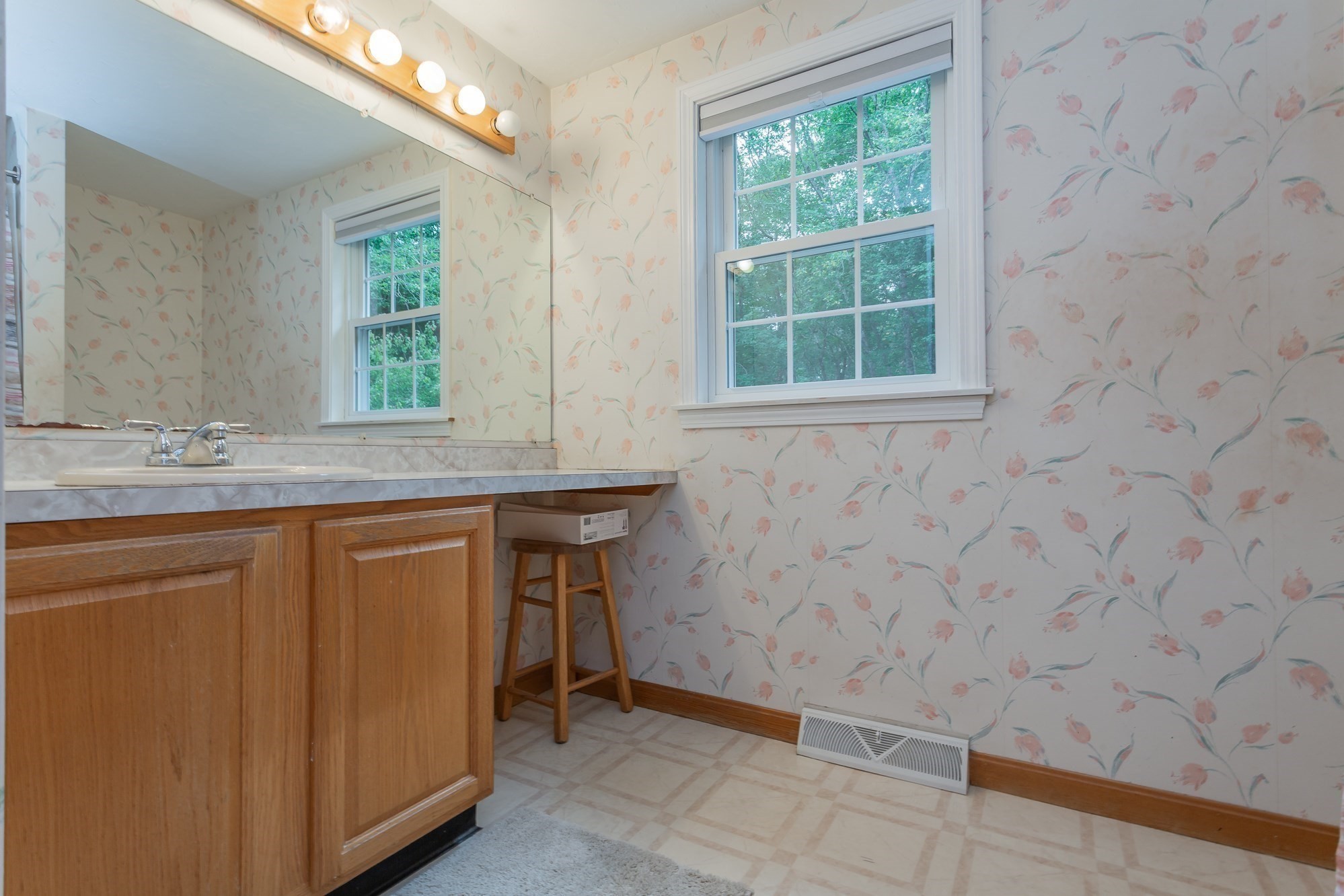 27 Gretchen Way Property Photo 16