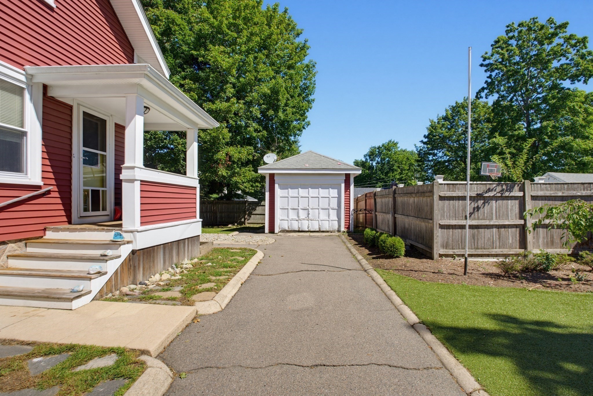 148 Ettrick St Property Photo 3