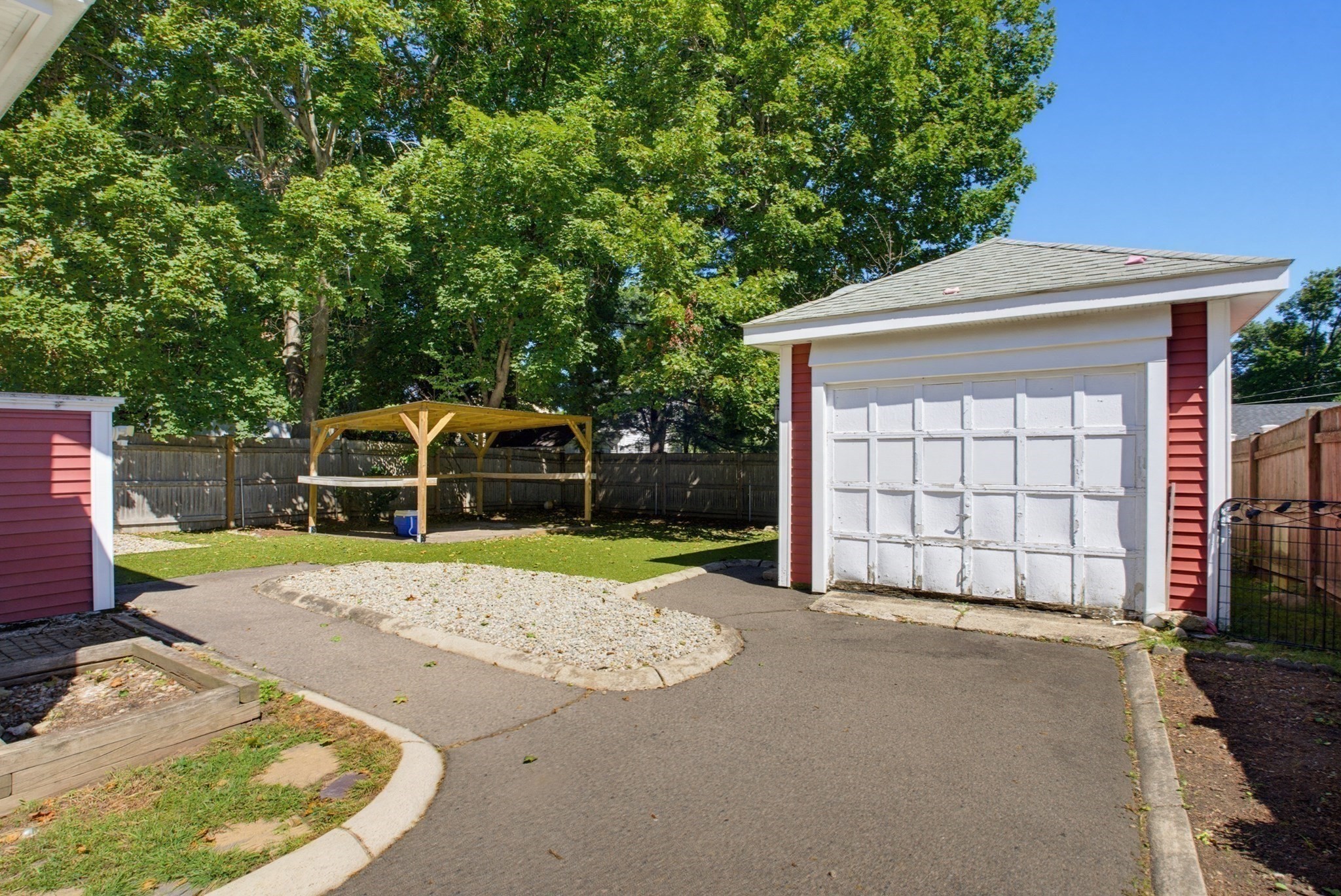 148 Ettrick St Property Photo 4