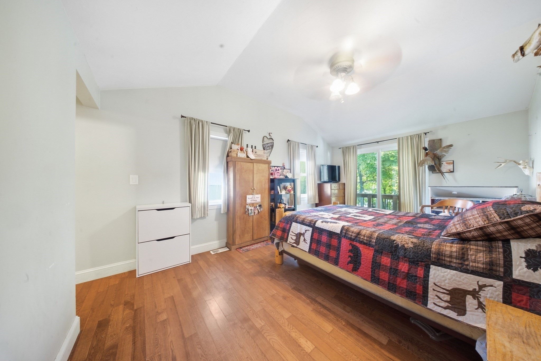 128 Howe St Property Photo 28